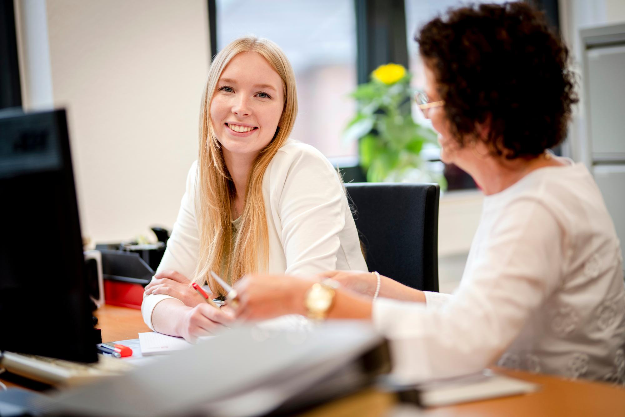 Auszubildende/r zum/zur Kaufmann/-frau für Büromanagement (M/W/D)<span>Durch eine praxisorientierte Ausbildung und individuelle Begleitung lernst du alle Facetten des Berufs kennen und entwickelst dich zu einem echten Organisationstalent. </span><a class='btn' href='https://recruitingapp-5256.de.umantis.com/Vacancies/2518/Description/1' target='_blank'>zum Stellenprofil</a>
