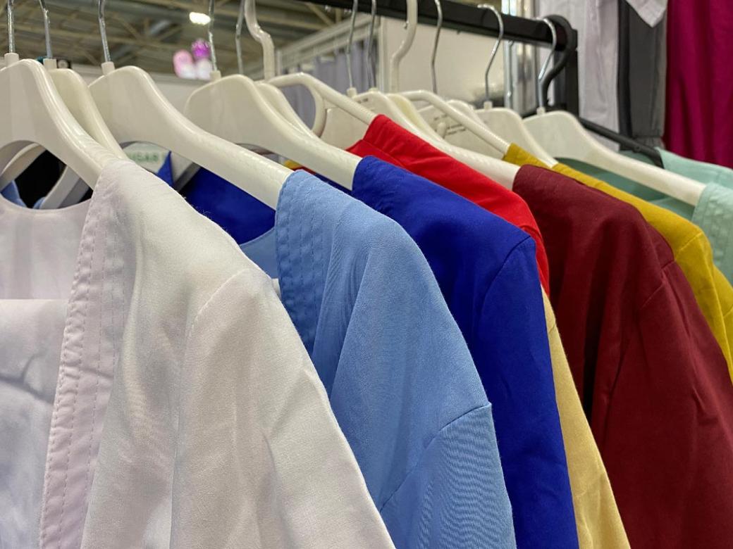 Berufsbekleidung<span>Ob in der Gastronomie, im Gesundheitswesen oder in der Industrie, jedes Kleidungsstück wird individuell gekennzeichnet, um Verwechslungen zu vermeiden und den reibungslosen Ablauf zu sichern.